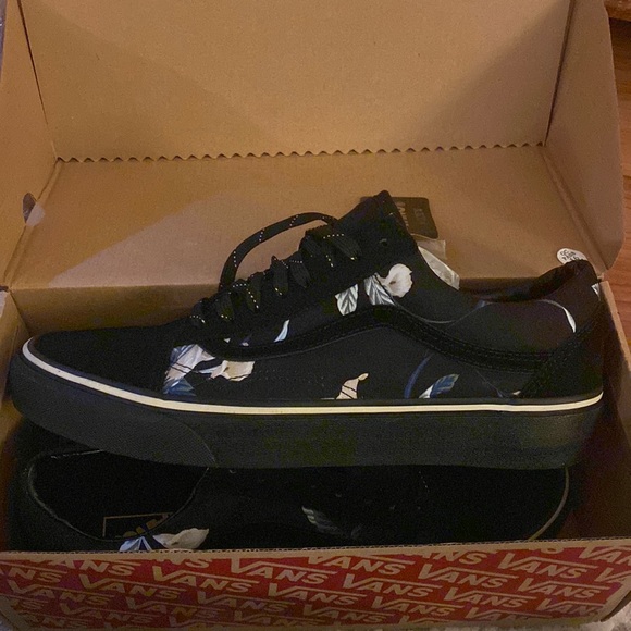 Vans Black/BLK Floral Old Skool NWT - Picture 1 of 3